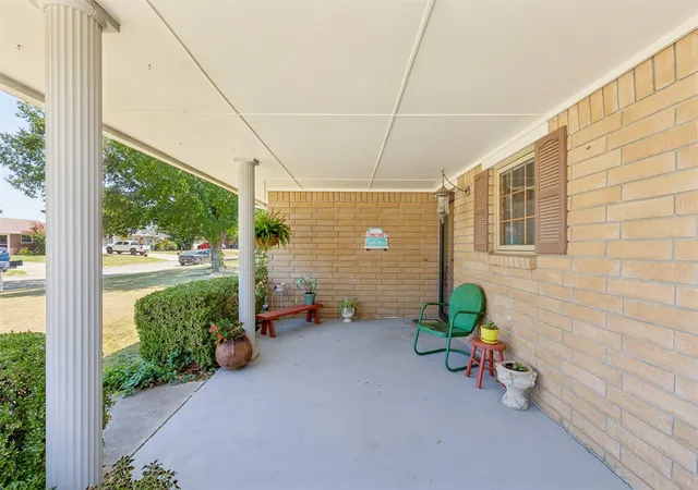 Photo 4 of Single family home for sale at 1002 Sunset Cir, Yale, OK 74085 | MLS# 2630171 | Listing updated on 2026-09-10