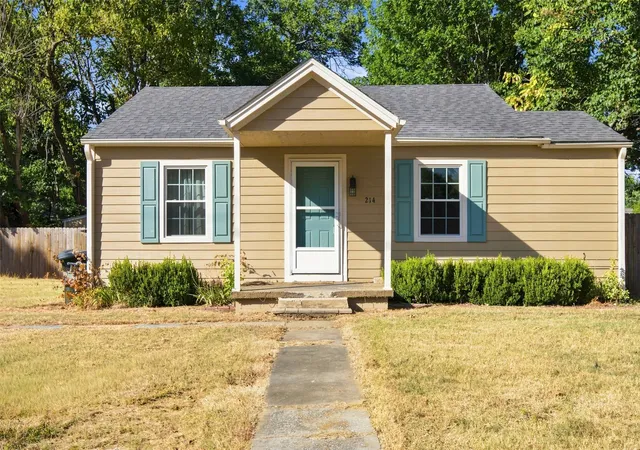 Photo 1 of Single family home for sale at 214 W 7th Street, Claremore, OK 74017 | MLS# 2630127 | Listing updated on 2026-10-05