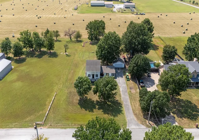 Photo 2 of Single family home for sale at 945 Christy Ln, Vinita, OK 74301 | MLS# 2630004 | Listing updated on 2026-09-12