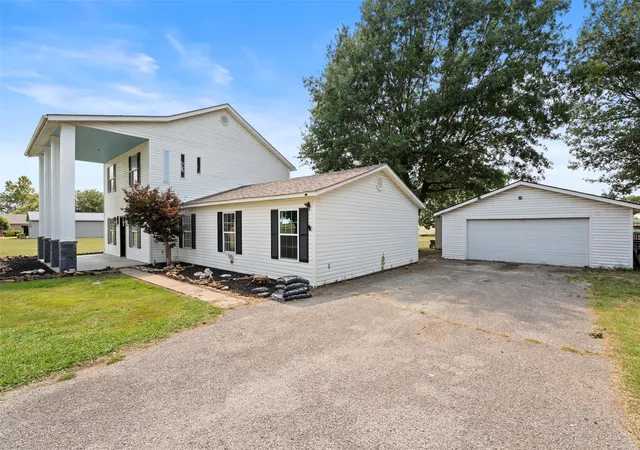 Photo 3 of Single family home for sale at 945 Christy Ln, Vinita, OK 74301 | MLS# 2630004 | Listing updated on 2026-09-12