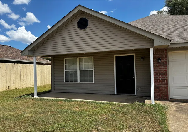 Photo 2 of Sale Pending at 1519 Cherokee Trl, Muldrow, OK 74948 | MLS# 2630349 | Listing updated on 2026-09-09