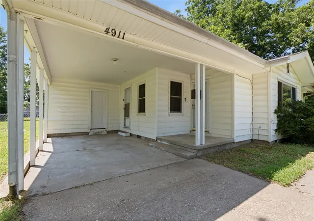 Photo 2 of Single family home for sale at 4911 Oklahoma, Muskogee, OK 74401 | MLS# 2630293 | Listing updated on 2026-09-14