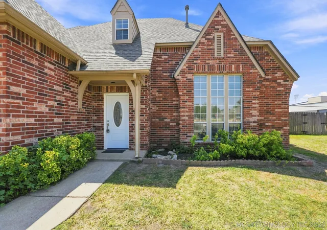 Photo 2 of Single family home for sale at 13310 E 88th Court, Owasso, OK 74055 | MLS# 2630421 | Listing updated on 2026-09-12