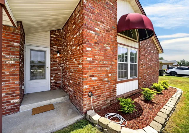 Photo 2 of Sale Pending at 8221 N 122nd East Ave, Owasso, OK 74055 | MLS# 2630457 | Listing updated on 2026-09-08