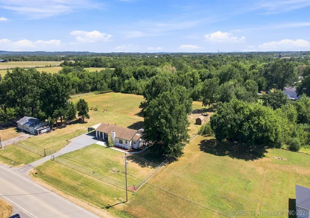 Photo 3 of Sale Pending at 1301 W Smith Fry Rd, Muskogee, OK 74401 | MLS# 2630418 | Listing updated on 2026-09-03