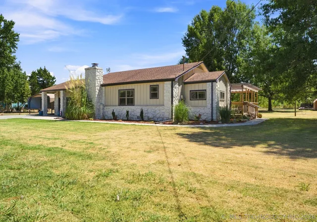 Photo 3 of Sale Pending at 1301 W Smith Fry Rd, Muskogee, OK 74401 | MLS# 2630418 | Listing updated on 2026-09-03
