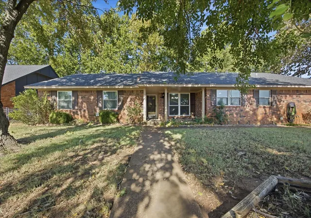 Photo 1 of Sale Pending at 1024 N Forest Pl, Jenks, OK 74037 | MLS# 2630481 | Listing updated on 2026-09-14