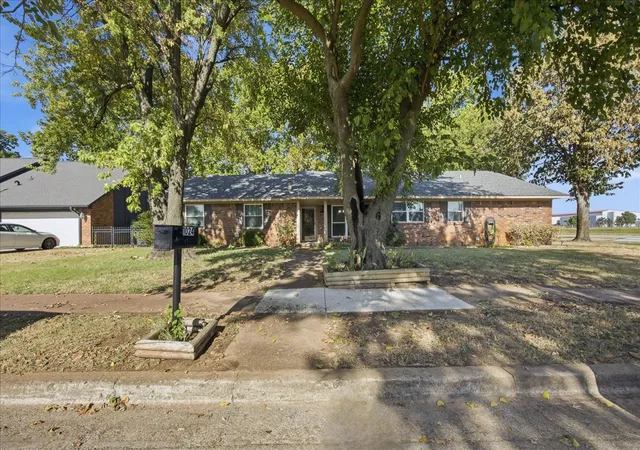 Photo 3 of Sale Pending at 1024 N Forest Pl, Jenks, OK 74037 | MLS# 2630481 | Listing updated on 2026-09-14