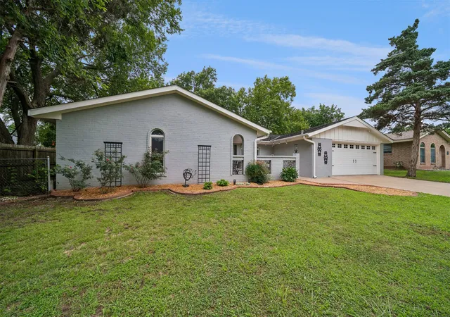Photo 3 of Sale Pending at 1255 May Ln, Bartlesville, OK 74006 | MLS# 2623909 | Listing updated on 2026-10-01