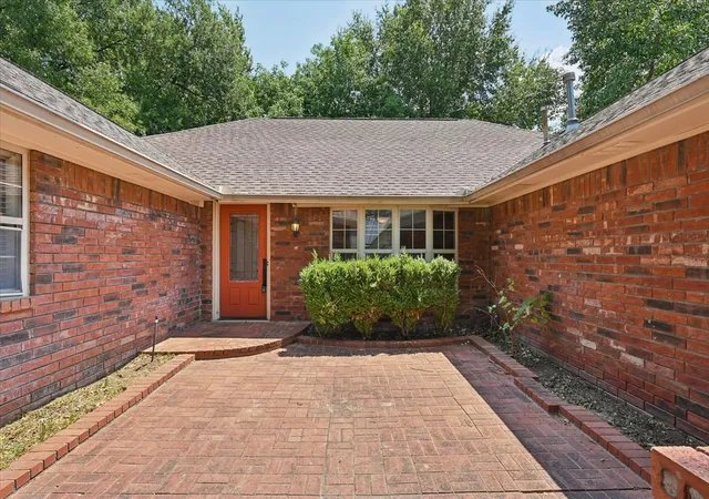 Photo 3 of Sale Pending at 2531 S 96th East Ave, Tulsa, OK 74129 | MLS# 2630428 | Listing updated on 2026-09-01
