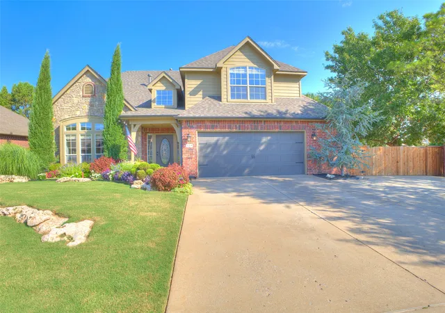 Photo 1 of Sale Pending at 304 E Wichita St, Broken Arrow, OK 74012 | MLS# 2630455 | Listing updated on 2026-09-14