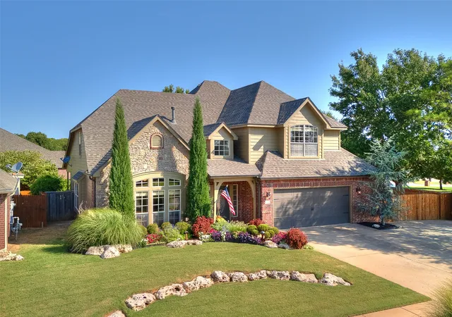 Photo 2 of Sale Pending at 304 E Wichita St, Broken Arrow, OK 74012 | MLS# 2630455 | Listing updated on 2026-09-14