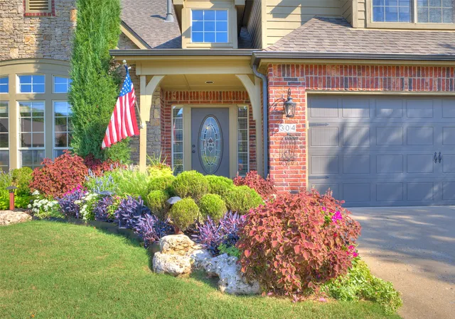Photo 3 of Sale Pending at 304 E Wichita St, Broken Arrow, OK 74012 | MLS# 2630455 | Listing updated on 2026-09-14