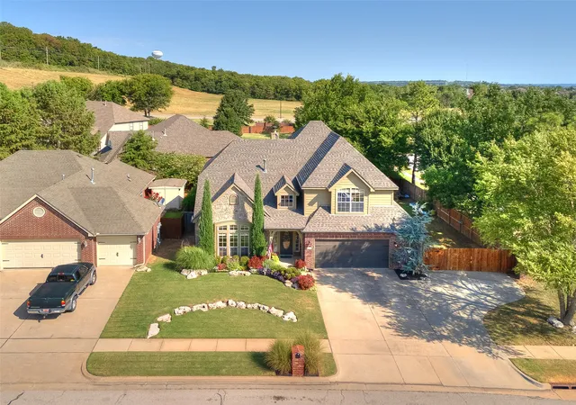 Photo 4 of Sale Pending at 304 E Wichita St, Broken Arrow, OK 74012 | MLS# 2630455 | Listing updated on 2026-09-28