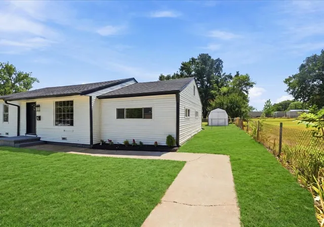 Photo 1 of Single family home for sale at 102 W 43rd St S, Sand Springs, OK 74063 | MLS# 2630489 | Listing updated on 2026-09-21
