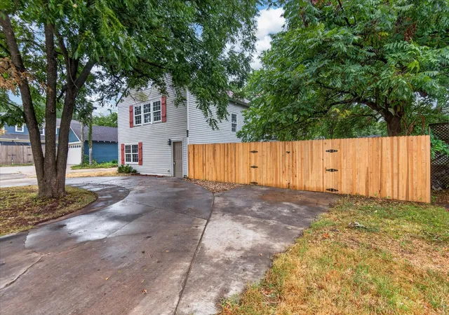 Photo 3 of Single family home for sale at 209 East 14th, Bartlesville, OK 74003 | MLS# 2629614 | Listing updated on 2026-09-22