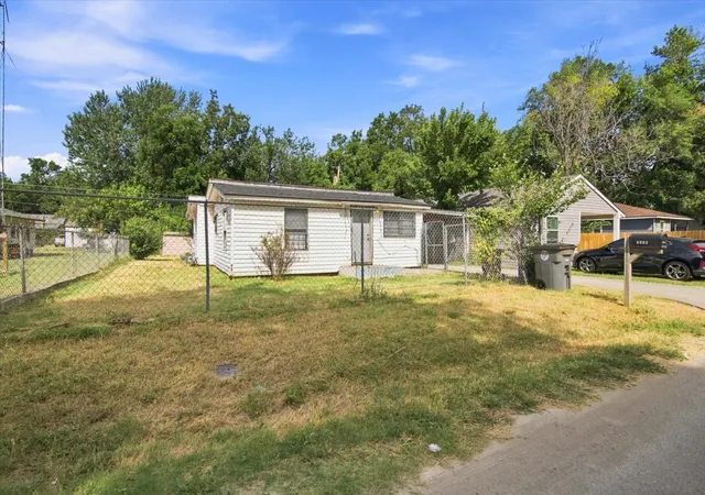 Photo 1 of Single family home for sale at 2316 N Atlanta Pl, Tulsa, OK 74110 | MLS# 2630565 | Listing updated on 2026-09-09
