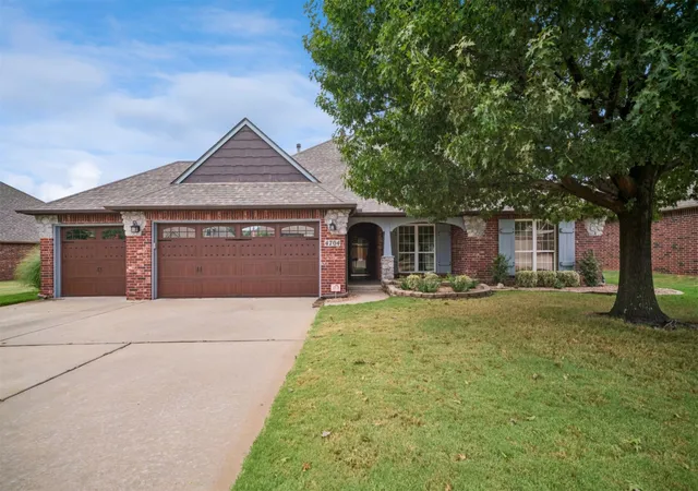 Photo 1 of Sale Pending at 4704 N Poplar Ave, Broken Arrow, OK 74012 | MLS# 2629197 | Listing updated on 2026-09-08