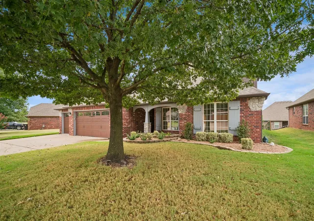 Photo 2 of Sale Pending at 4704 N Poplar Ave, Broken Arrow, OK 74012 | MLS# 2629197 | Listing updated on 2026-09-08