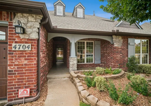 Photo 3 of Sale Pending at 4704 N Poplar Ave, Broken Arrow, OK 74012 | MLS# 2629197 | Listing updated on 2026-09-08