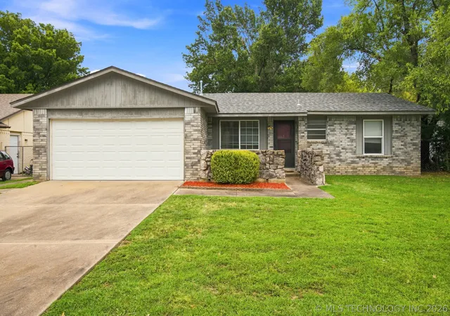 Photo 1 of Sale Pending at 4325 S Elm St, Broken Arrow, OK 74011 | MLS# 2630636 | Listing updated on 2026-08-31