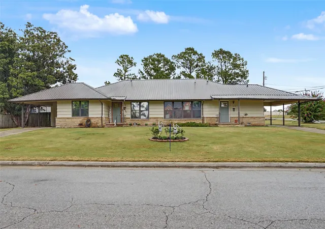 Photo 1 of Multi family home for sale at 641 Apple St, Sapulpa, OK 74066 | MLS# 2630656 | Listing updated on 2026-09-14