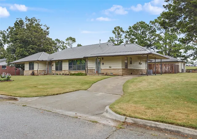 Photo 2 of Multi family home for sale at 641 Apple St, Sapulpa, OK 74066 | MLS# 2630656 | Listing updated on 2026-09-14