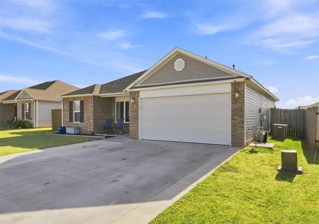 Photo 3 of Single family home for sale at 14217 N 75 Eastavenue, Collinsville, OK 74021 | MLS# 2630672 | Listing updated on 2026-09-02