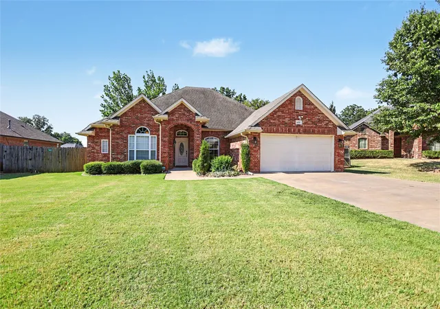 Photo 2 of Sale Pending at 651 Richmond Cir, Tahlequah, OK 74464 | MLS# 2630423 | Listing updated on 2026-08-31