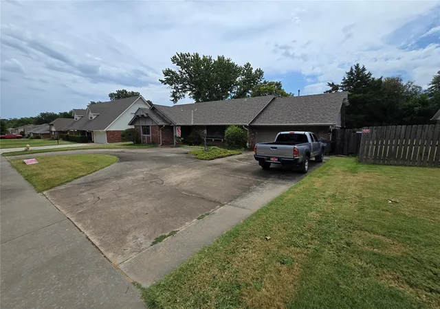 Photo 3 of Sale Pending at 6910 E 62nd Street, Tulsa, OK 74133 | MLS# 2630698 | Listing updated on 2026-09-11
