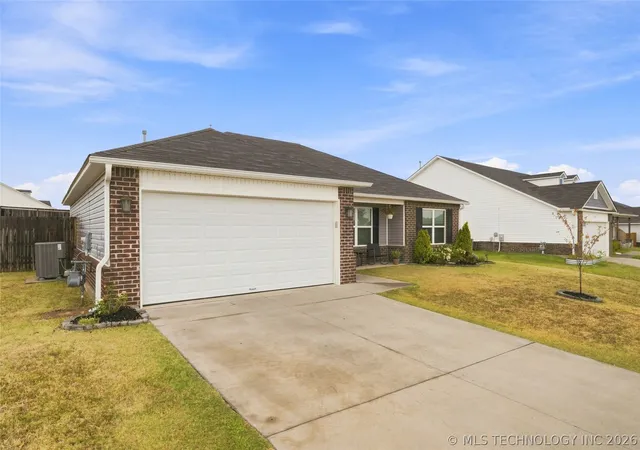 Photo 2 of Sale Pending at 1510 E Urbana St, Broken Arrow, OK 74012 | MLS# 2630694 | Listing updated on 2026-09-24