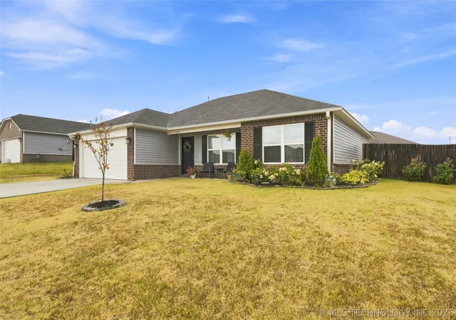 Photo 3 of Sale Pending at 1510 E Urbana St, Broken Arrow, OK 74012 | MLS# 2630694 | Listing updated on 2026-09-24