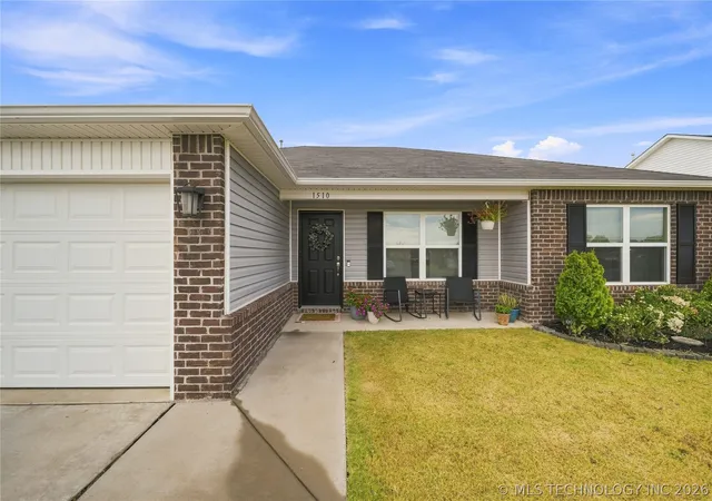 Photo 3 of Sale Pending at 1510 E Urbana St, Broken Arrow, OK 74012 | MLS# 2630694 | Listing updated on 2026-09-24