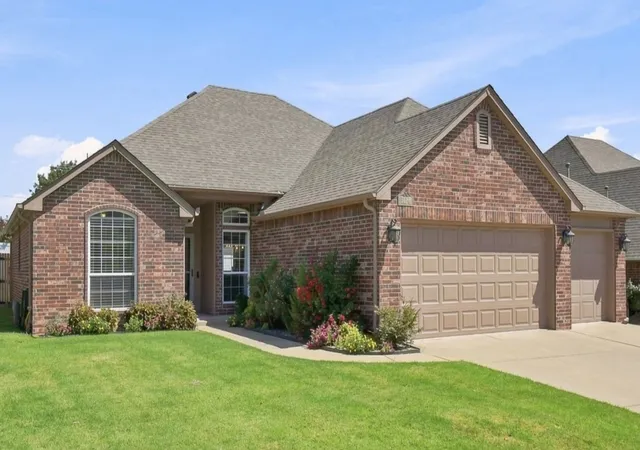 Photo 1 of Single family home for sale at 7424 E Indianola St, Broken Arrow, OK 74014 | MLS# 2630663 | Listing updated on 2026-09-14