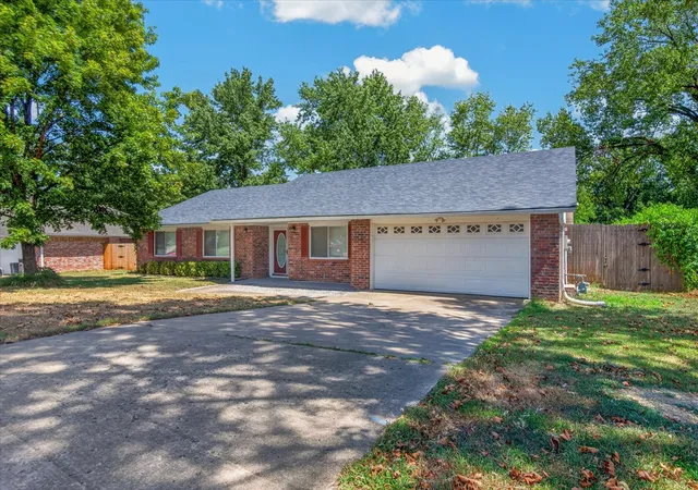 Photo 3 of Sale Pending at 4640 Se Barlow Dr, Bartlesville, OK 74006 | MLS# 2630723 | Listing updated on 2026-09-21