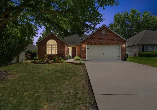 Photo 3 of Sale Pending at 8910 E 100th Pl, Tulsa, OK 74133 | MLS# 2629636 | Listing updated on 2026-09-26