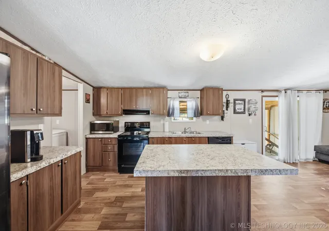 Photo 3 of Manufactured home for sale at 19505 Yale Ave, Mounds, OK 74047 | MLS# 2630594 | Listing updated on 2026-09-25