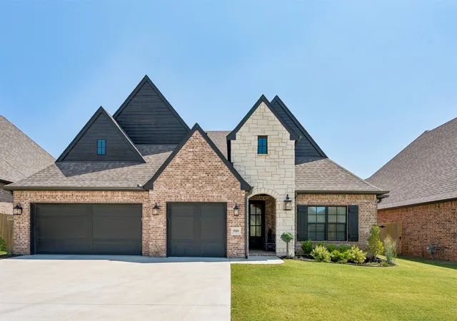 Photo 2 of Sale Pending at 3909 S Dogwood Blvd, Broken Arrow, OK 74011 | MLS# 2630185 | Listing updated on 2026-09-07