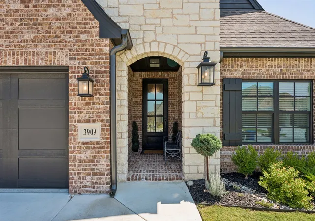 Photo 3 of Sale Pending at 3909 S Dogwood Blvd, Broken Arrow, OK 74011 | MLS# 2630185 | Listing updated on 2026-09-07