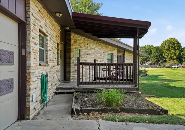 Photo 3 of Single family home for sale at 1513 Bowden, Fort Gibson, OK 74434 | MLS# 2630620 | Listing updated on 2026-09-17