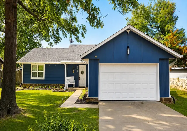 Photo 1 of Single family home for sale at 2701 E Dallas St, Broken Arrow, OK 74014 | MLS# 2630684 | Listing updated on 2026-08-31