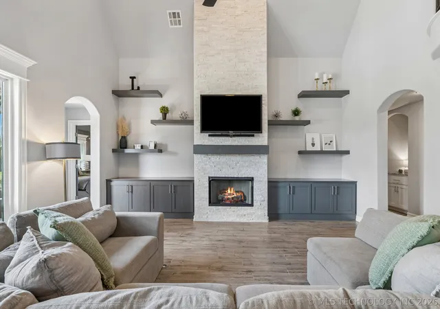 Photo 2 of Single family home for sale at 1914 E 172Nd St S, Mounds, OK 74047 | MLS# 2630846 | Listing updated on 2026-09-14