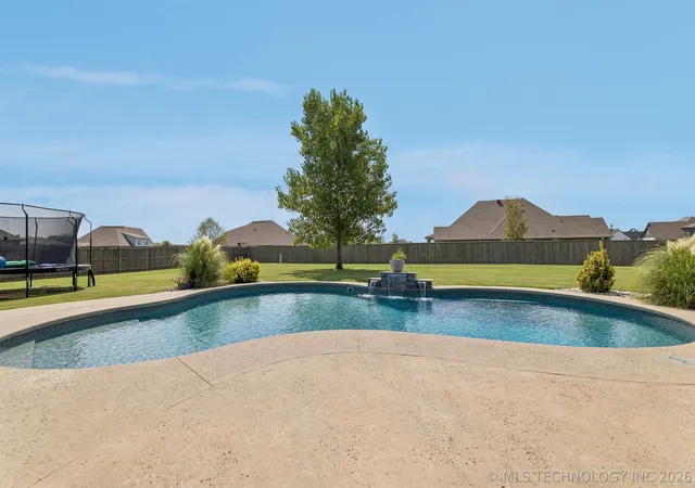 Photo 3 of Single family home for sale at 1914 E 172Nd St S, Mounds, OK 74047 | MLS# 2630846 | Listing updated on 2026-09-14