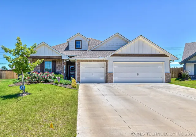 Photo 1 of Single family home for sale at 912 E Fulton Ct, Broken Arrow, OK 74012 | MLS# 2630860 | Listing updated on 2026-09-14