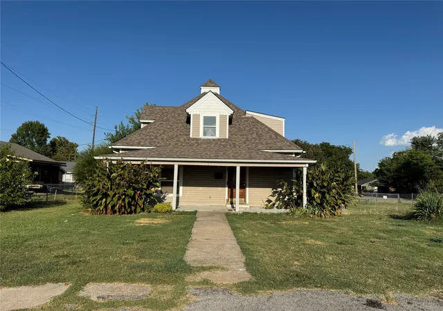 Photo 1 of Single family home for sale at 303 N Adams St, Sapulpa, OK 74066 | MLS# 2630832 | Listing updated on 2026-09-08