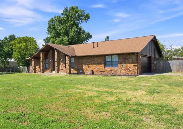 Photo 2 of Single family home for sale at 17426 S 91st E Eastavenue, Bixby, OK 74008 | MLS# 2630878 | Listing updated on 2026-09-21