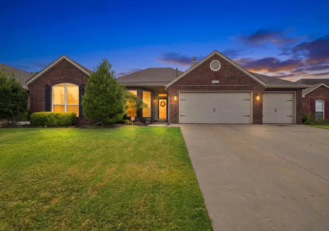 Photo 2 of Sale Pending at 20346 E 33rd St S, Broken Arrow, OK 74014 | MLS# 2630811 | Listing updated on 2026-09-11