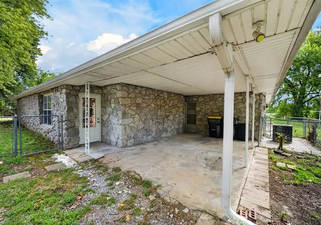 Photo 2 of Single family home for sale at 723 N Bristow Ave, Coweta, OK 74429 | MLS# 2630613 | Listing updated on 2026-09-21