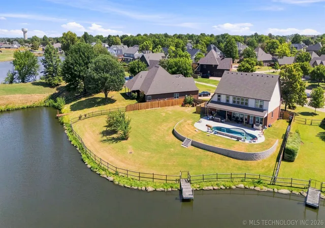 Photo 2 of Single family home for sale at 9306 N 103rd E Eastavenue, Owasso, OK 74055 | MLS# 2630984 | Listing updated on 2026-08-31