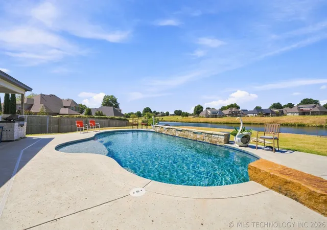 Photo 3 of Single family home for sale at 9306 N 103rd E Eastavenue, Owasso, OK 74055 | MLS# 2630984 | Listing updated on 2026-08-31